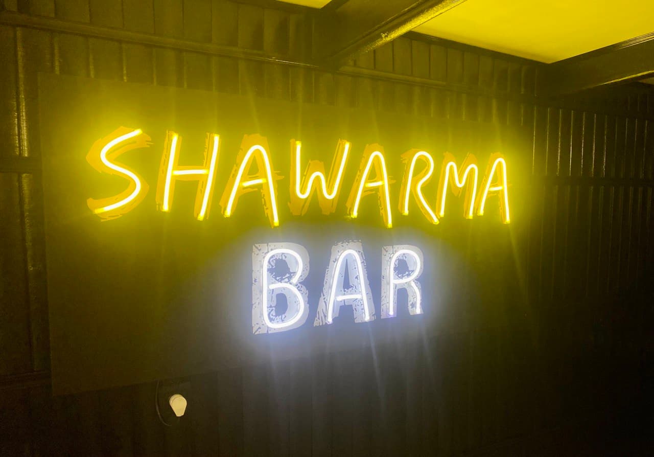 Неонові вивіски Shawarma